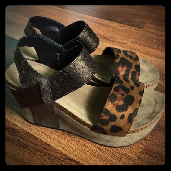 pierre dumas leopard wedges